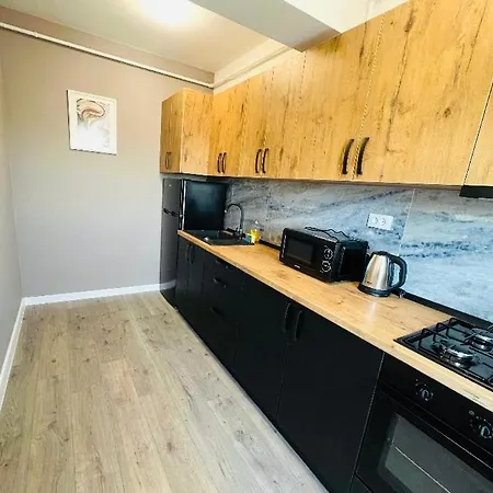 Apartment Coresi 1 *